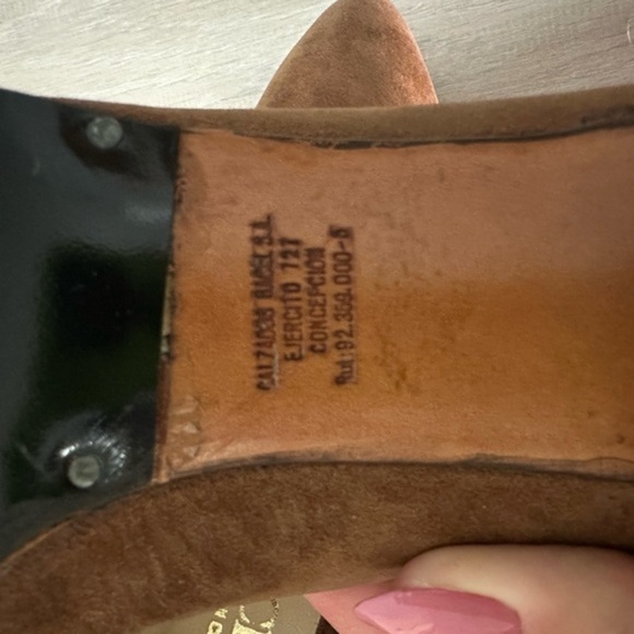 PRADA BROWN SUEDE BOW POINTED TOE MID HEEL CLASSIC PUMPS SZ 34 - Picture 9 of 10